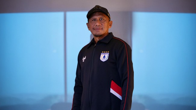 Persipura mengumumkan resmi menunjuk Rahmad Darmawan (RD) sebagai pelatih kepala baru Tim Mutiara Hitam menggantikan Ricardo Salampessy pada Senin (13/10).