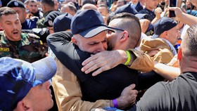 Sorak-sorai Warga Palestina Sambut Ribuan Tawanan yang Dilepas Israel