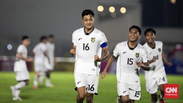 Update Eksklusif Olahraga CNN : Cetak Gol Tendangan Bebas Indah, Dony Tri Langsung Sujud Syukur