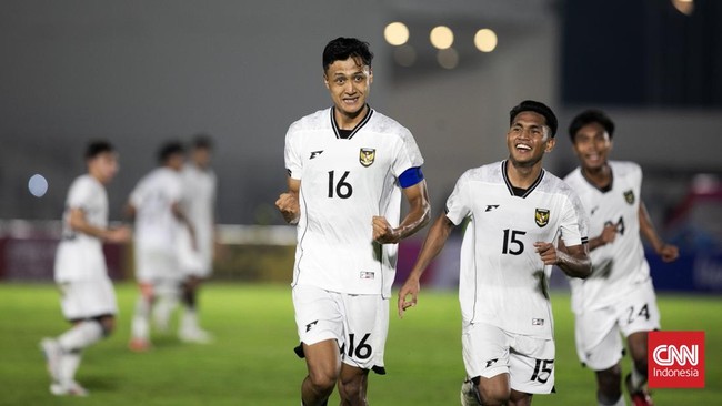 Cetak Gol Tendangan Bebas Indah, Dony Tri Langsung Sujud Syukur Selebrasi sujud syukur kembali mewarnai gol-gol yang diciptakan pemain Timnas Indonesia U-23.