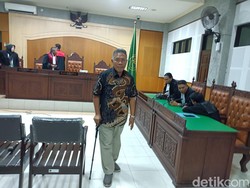 Korupsi LCC, Eks Bupati Lombok Barat Divonis 6 Tahun Bui