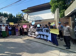 Puluhan Santri Geruduk Rumah Ridwan Kamil di Bandung, Ini Penyebabnya