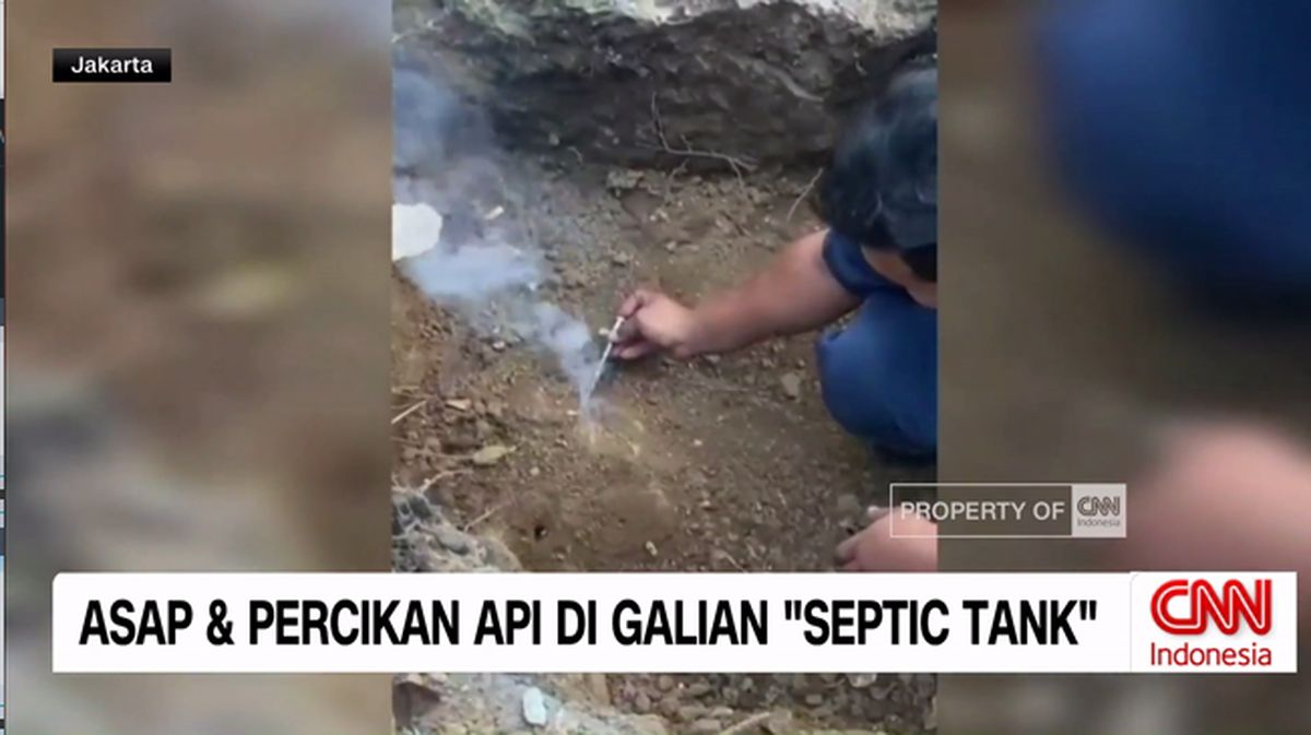 VIDEO: Asap dan Percikan Api Muncul di Galian "Septic Tank"