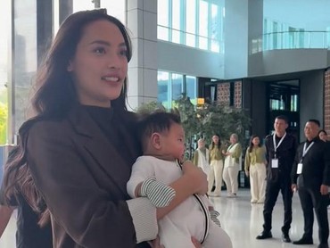 Erika Carlina Ngamuk Tak Terima Pengasuh Anak Dihina: Hujat Aku Aja!