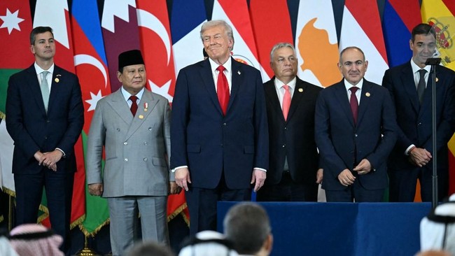 Indonesia Bukan Penonton Seskab Teddy Indra Wijaya mengatakan Presiden Prabowo Subianto telah aktif mendukung perjuangan rakyat Palestina sedari menjabat menhan.