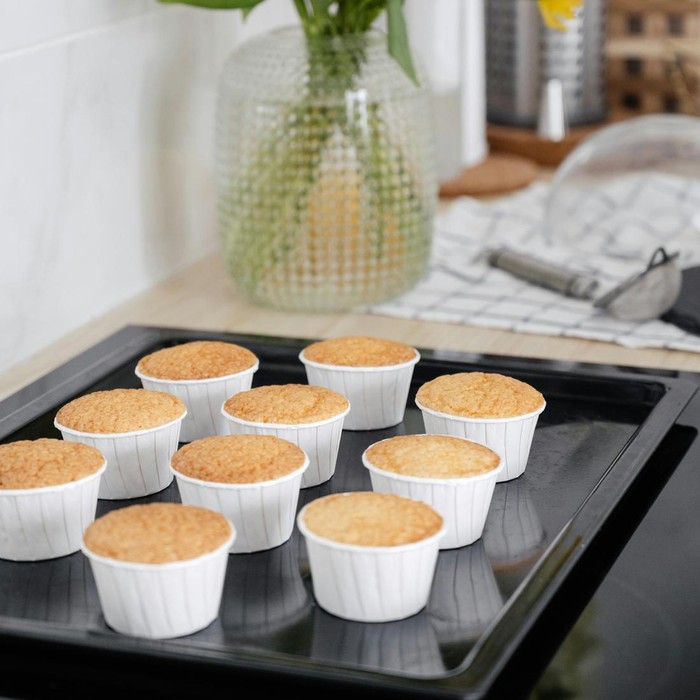 Siapa penggemar muffin? Kue panggang yang menyerupai cupcake ini sering dibuat dengan adonan manis atau tambahan cokelat. Namun, hanya dengan telur dan potongan daging asap, kamu juga bisa membuat muffin telur yang cocok disantap untuk sarapan. Siapa penggemar muffin? Kue panggang yang menyerupai cupcake ini sering dibuat dengan adonan manis atau tambahan cokelat. Namun, hanya dengan telur dan potongan daging asap, kamu juga bisa membuat muffin telur yang cocok disantap untuk sarapan.