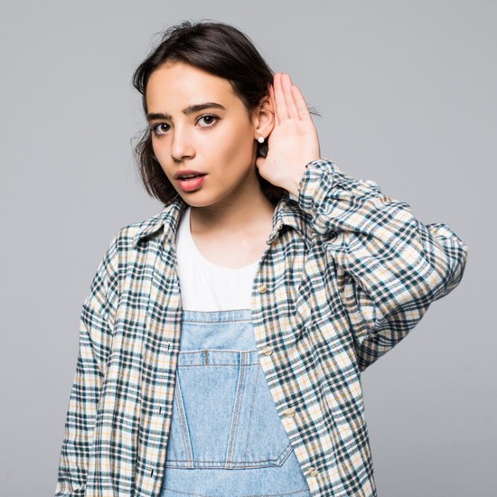 Telinga Sering Berdengung? Yuk, Kenali Jenis Gangguan Pendengaran dan Penyebabnya Sejak Dini!