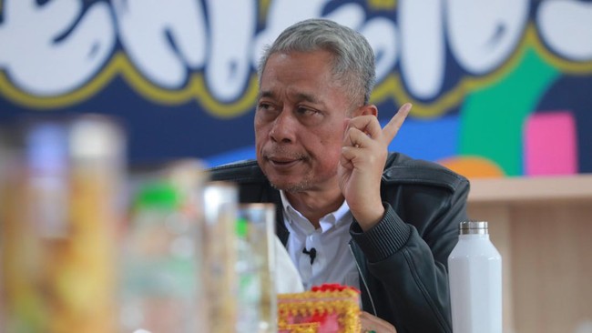 Wamensos Agus Jabo menegaskan komitmen pemerintah untuk pengentasan kemiskinan melalui Sekolah Rakyat, mendukung pendidikan anak-anak kurang mampu.