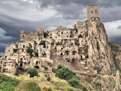 Cantik tapi Berbahaya, Craco Kota Mati yang Bisa Ambruk Kapan Saja!