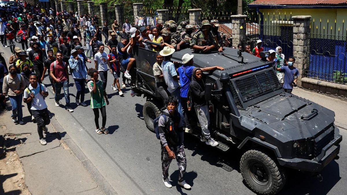 Demo 'Chaos' Dibantu Militer, Presiden Madagaskar Kabur ke Luar Negeri