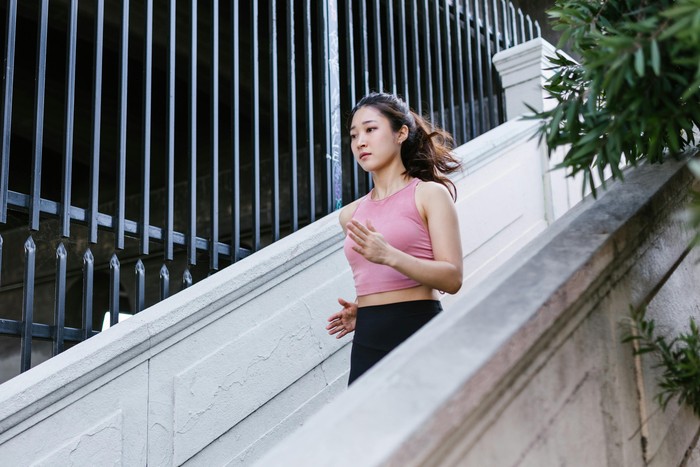 Early risers menyukai konsistensi. Mereka bisa memegang komitmen, baik untuk mencapai sebuah gol atau sekadar mengikuti jadwal.