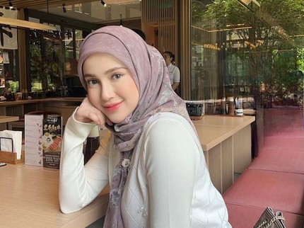 5 Potret Miskah Shafa Ipar Fadil Jaidi Usai 3 Bulan Melahirkan, Makin Cantik Setelah Jadi Bunda
