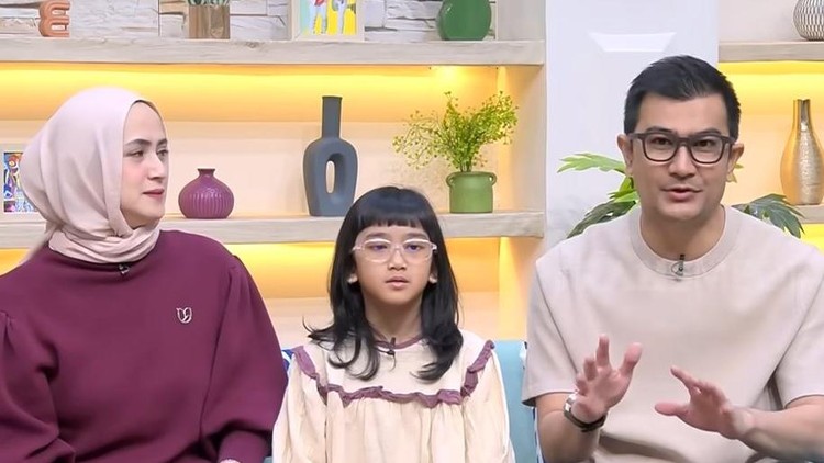 Putri Shandy Sjariff Putri Shandy Sjariff
