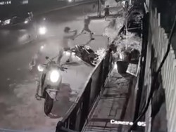 Warga Gresik Dibegal Gerombolan Bersenjata di Dekat Unesa, 2 Motor Raib