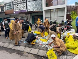 Miris, Jarum Suntik hingga Selang Infus Medis Menumpuk di Selokan Mataram
