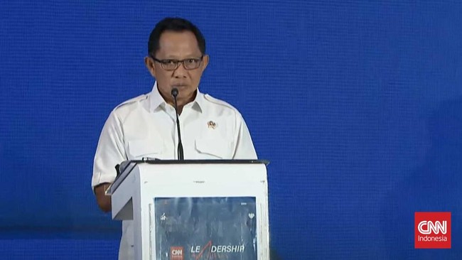 Kolaborasi Pusat-Daerah Bawa RI Keluar dari Middle Income Trap Berbicara di Leadership Forum Pilar Nusantara Penopang Asta Cita, Mendagri Tito tekankan kolaborasi pusat-daerah agar RI bisa keluar dari middle income trap.