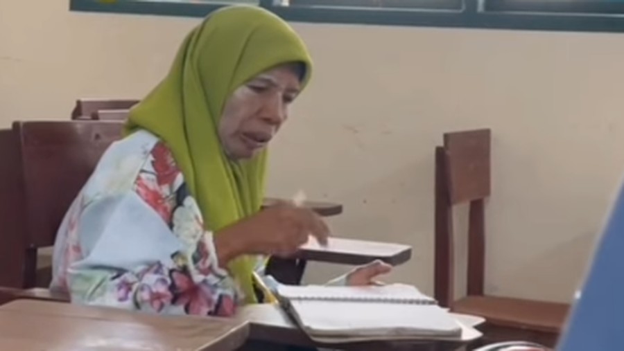 Viral Viral Ibu Dessy Mahasiswa Abadi