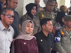 Viral Ketua Komisi III DPRD Gorut Dheninda Diduga Ejek Demonstran Saat Orasi