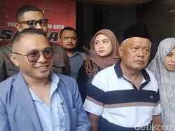 Yai Mim Dampingi Istri Diperiksa sebagai Pelapor Kasus Sajadah Dibakar