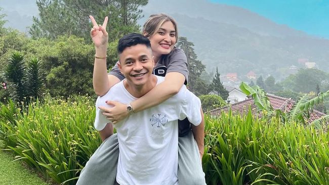 Perjalanan Cinta Adly Fairuz dan Angbenn Rishi, Beda Usia hingga Tak Direstui Ibunda