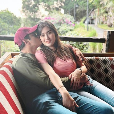 Isu Cerai, 7 Potret Kemesraan Adly Fairuz & Angbeen Rishi Selama 4 Tahun Menikah Disorot