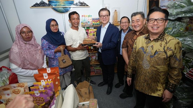 Sinar Mas merayakan ulang tahun ke-87 dengan tema padupadan, menampilkan sejarah perusahaan dan mendukung UMKM melalui Tjipta UMKM Fair.