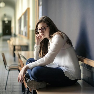 5 Cara Menjalani Hidup Tanpa Banyak Ekspektasi, Bikin Lebih Happy!