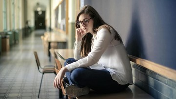 5 Cara Mengatasi Overthinking, Jangan Sampai Produktivitas Terhambat
