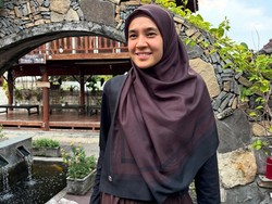 Bentuk Kepedulian Dhini Aminarti Terhadap Sesama Perempuan