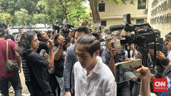 DJ Panda Penuhi Panggilan Polisi soal Kasus Pengancaman Erika Carlina DJ Panda memenuhi panggilan pemeriksaan di Polda Metro Jaya terkait dugaan pengancaman terhadap artis Erika Carlina.