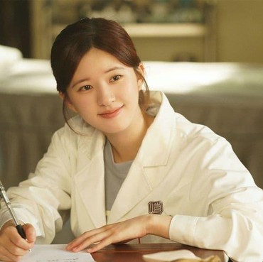 Penuh Air Mata, Zhao Lusi Kenang Masa Sulit Berjuang Lawan Depresi