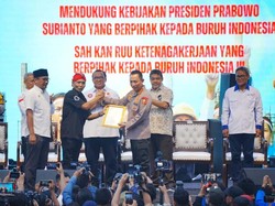 Video: Buruh Gelar Apel Akbar Kebangsaan, Perjuangkan RUU Ketenagakerjaan Video: Buruh Gelar Apel Akbar Kebangsaan, Perjuangkan RUU Ketenagakerjaan
