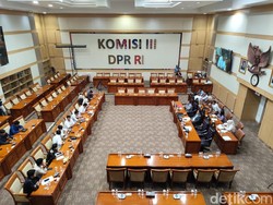 Bahas RKUHAP, Komisi III DPR RI Rapat Bareng Aliansi Mahasiswa Saat Reses