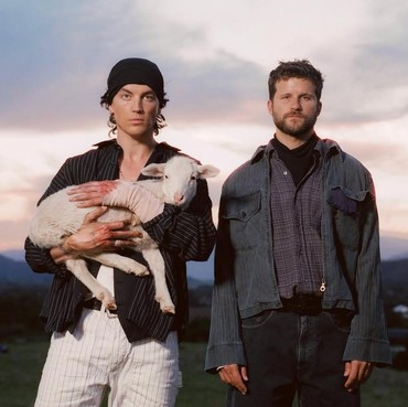 Lirik Lagu Stuck - LANY