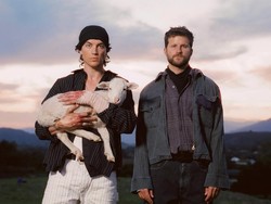 Lirik Lagu Stuck - LANY