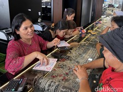 Kisah Inspiratif Bik Meli dan Agen Pegadaian yang Majukan Ekonomi Desa
