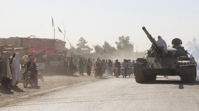 Bentrok Militer Pakistan vs Afghanistan Memanas, Puluhan Tewas Bentrokan militer Pakistan dan Afghanistan di perbatasan kembali memanas pada Rabu (15/10), puluhan tewas ratusan luka-luka.