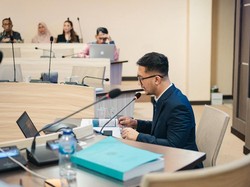 Legislator PAN Tom Liwafa Raih Gelar Doktor dari Universitas Airlangga