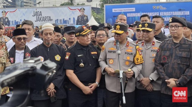 Polda Metro Jaya menggandeng ormas untuk menjaga keamanan Jakarta. Sejumlah ormas yang digandeng antara lain Forkabi, FKPPI, hingga GRIB Jaya.