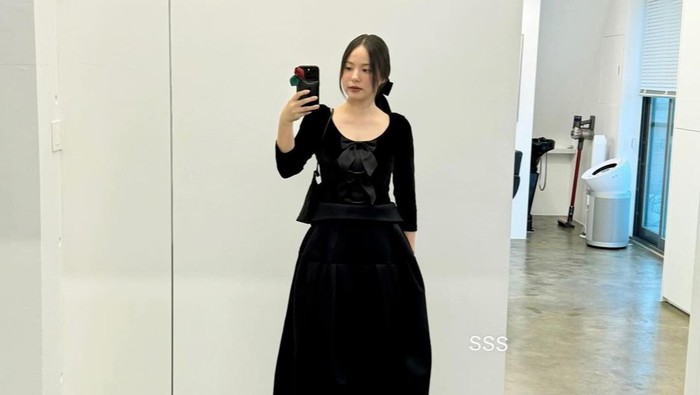 Cantik Nan Memesona, Intip Potret Terbaru Artis Korea Min Hyo Rin