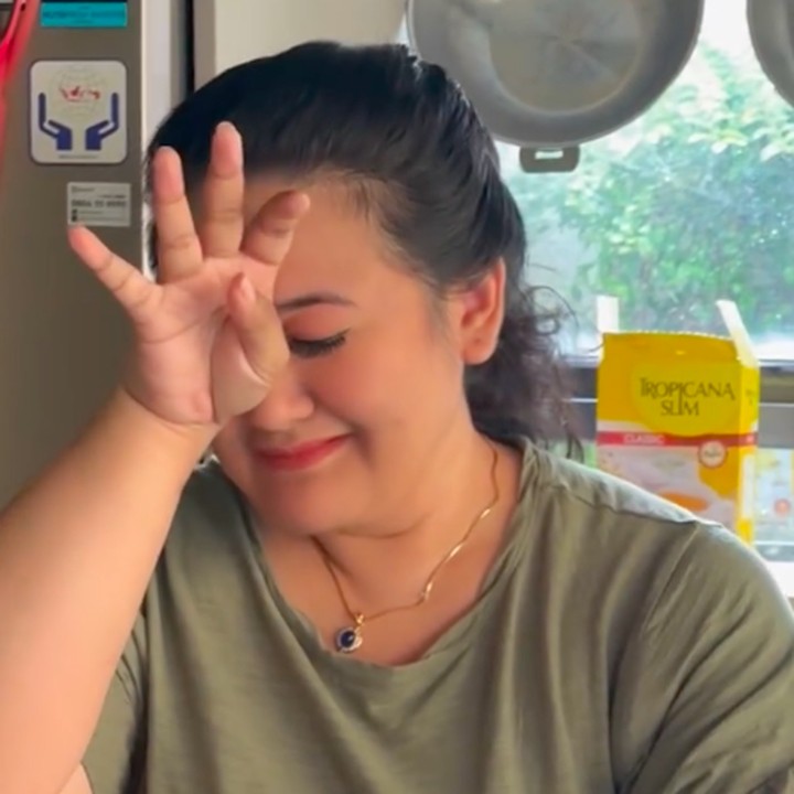 <p>Selama hamil anak pertama ini, Putri juga mengalami perubahan pada tubuh dan perilaku. Perempuan yang juga content creator ini mengaku jadi mudah menangis saat hamil anak pertama. "Apa perubahan paling aneh yang kamu rasakan saat hamil? Kalau aku mendadak cengeng plus hidung jadi gede," ungkapnya dalam satu video yang diunggah. (Foto: Intagram @putrihabibie)</p>