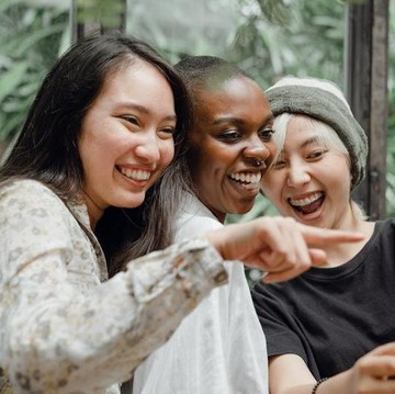 5 Tanda Seseorang Baik untuk Kesehatan Mentalmu dan Layak Dipertahankan