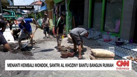 VIDEO: Menanti Kembali Mondok, Santri Al Khoziny Bantu Bangun Rumah