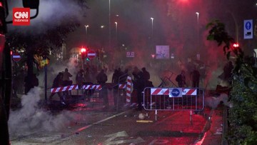 Berita Panas dari Dunia Sport CNN : VIDEO: Demo Tolak Israel Ikut Kompetisi Warnai Laga Italia vs Israel