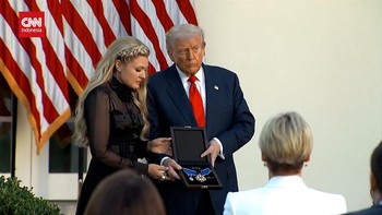 VIDEO: Momen Trump Beri Medal of Freedom ke Mendiang Charlie Kirk