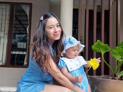 Tingkah Menggemaskan Anak Laura Theux yang Berusia 1 Tahun, Sudah Pintar Ngoceh
