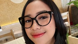 YouTuber Zia Riza Bikin Heboh, Getok Harga Rp150 Ribu Saat Jualan di Warkop