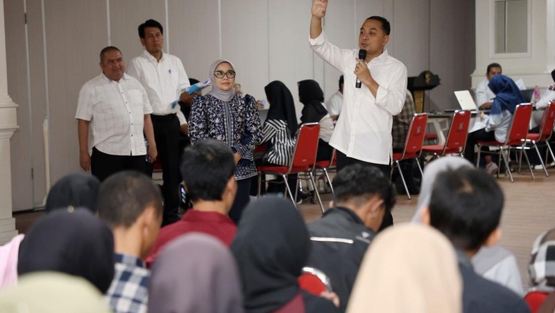 Pemerintah Kota (Pemkot) Surabaya berencana menambah kuota penerima Beasiswa Pemuda Tangguh pada 2026.
