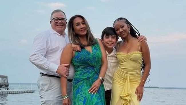 Kebersamaan Cut Memey Bareng Suami Bule dan Anak, Intip Potretnya Hidup di Kanada