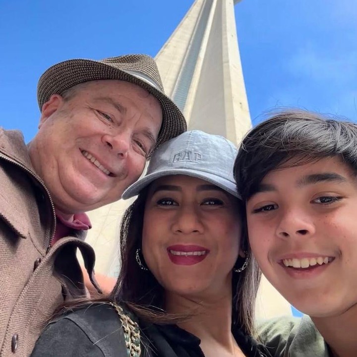<p>Cut Memey kerap membagikan momen kebersamaan keluarganya&nbsp;lewat&nbsp;Instagram pribadinya. Belum lama ini, ia terlihat tengah menikmati liburan di Toronto bersama sang suami dan si bungsu, Nathan Rowland. (Foto: Instagram @cutmemey)</p>